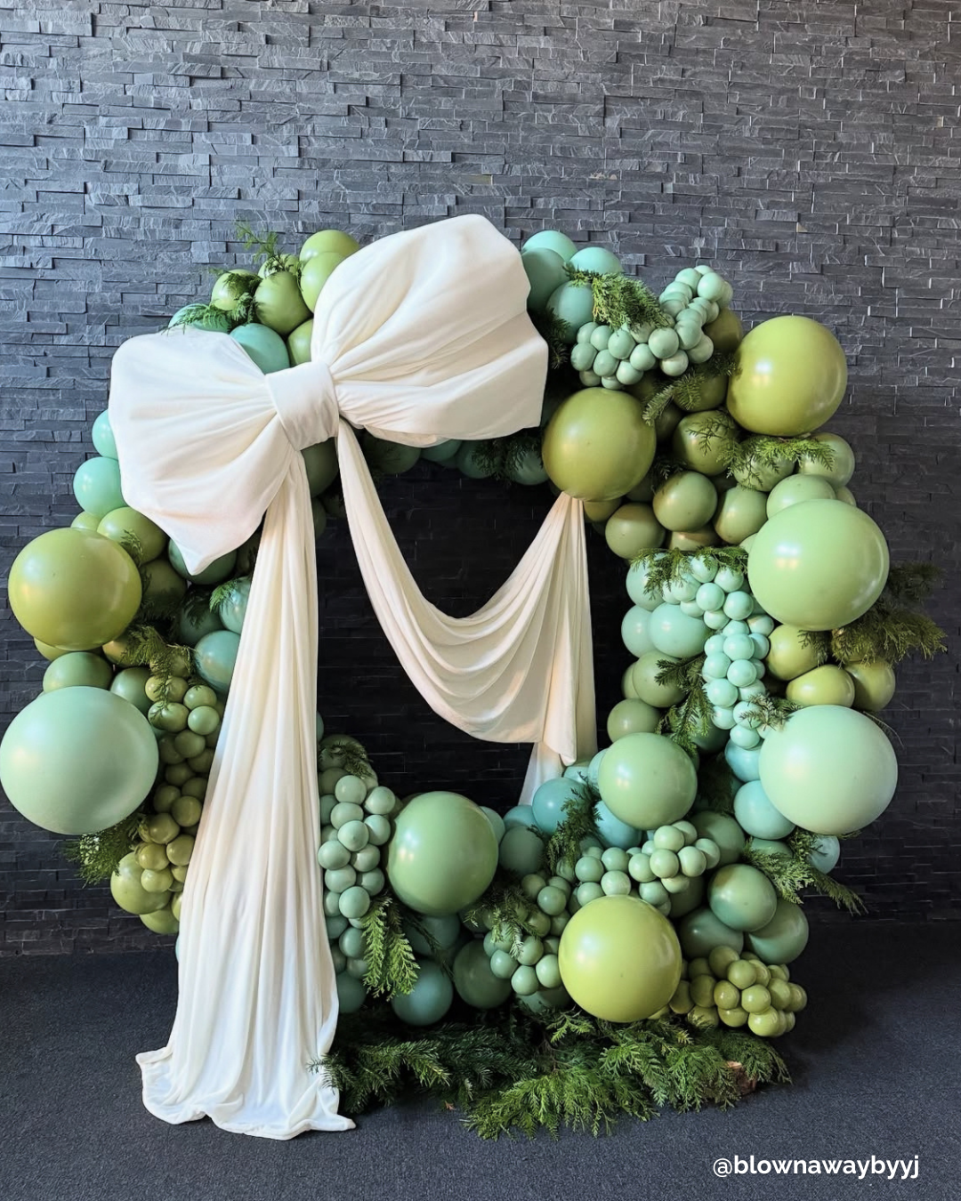 Colour_Inspo_Xmas_Wreath_1